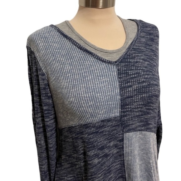 Style & Co Blue Geometric V Neck Sweater Asymmetrical Hem Size Small - Picture 2 of 5